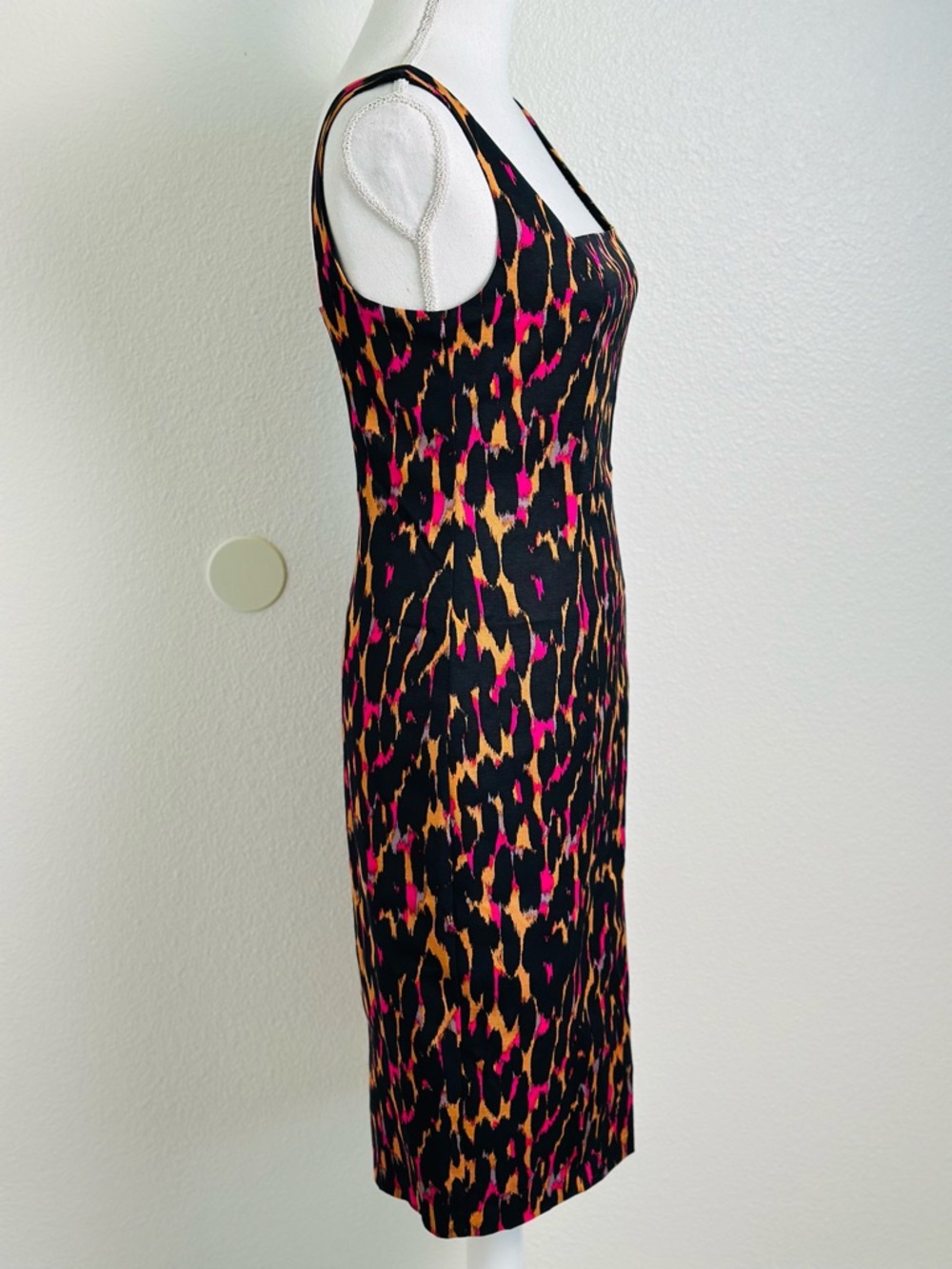 Trina Turk Bewitching Sheath Dress in Vibrant Leopard Print Size 4 - Picture 3 of 8
